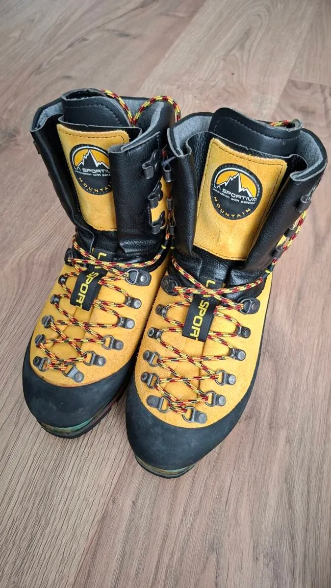 Boots La Sportiva like new 42/UK8 - Image 2