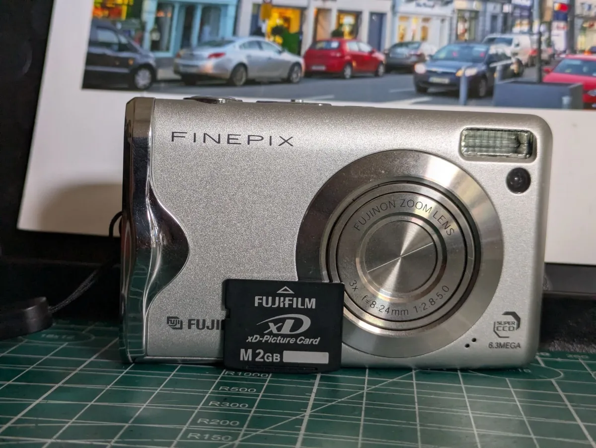 Fujifilm F20 SuperCCD🌈 digital compact camera - Image 1