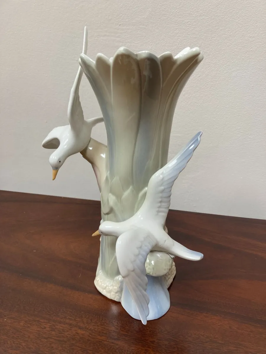 Porcelain Vase - Porceval - Image 1