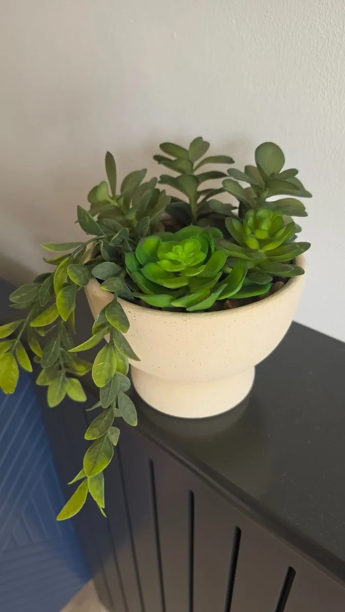 Artificial plant - Image 1