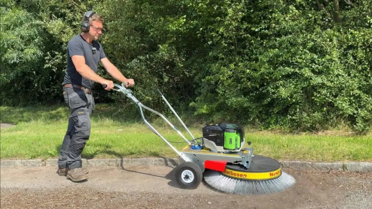 Westermann EGO Battery Moss Brush WR870 - Image 4
