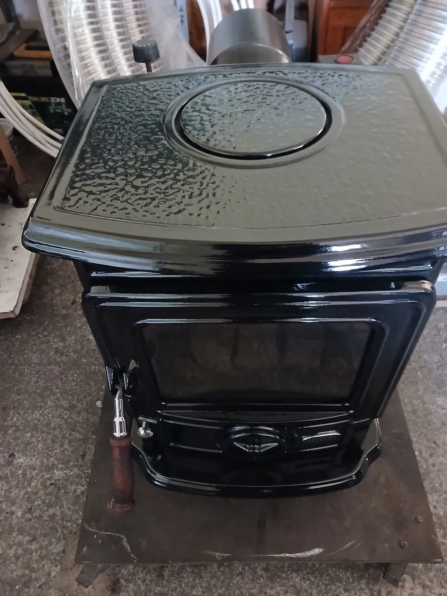 Black Enamel Stanley Oisin 5 kw oil stove - Image 2