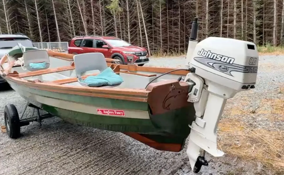 Burke lake boat - Image 1