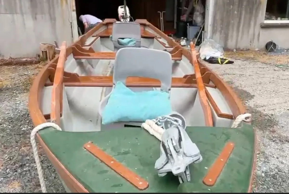 Burke lake boat - Image 3