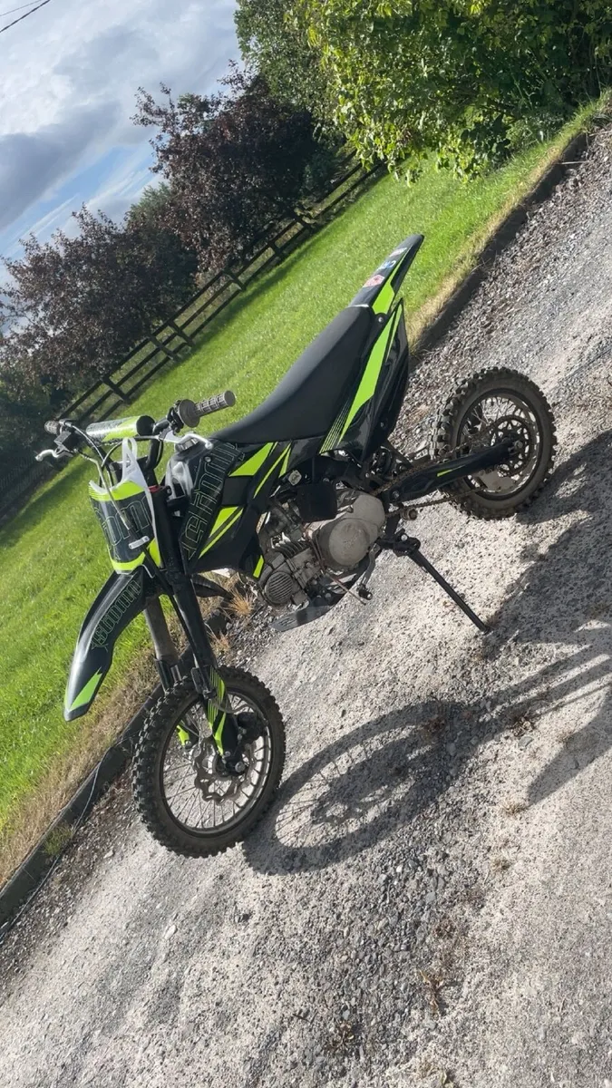 Stomp 140cc pit bike - Image 1