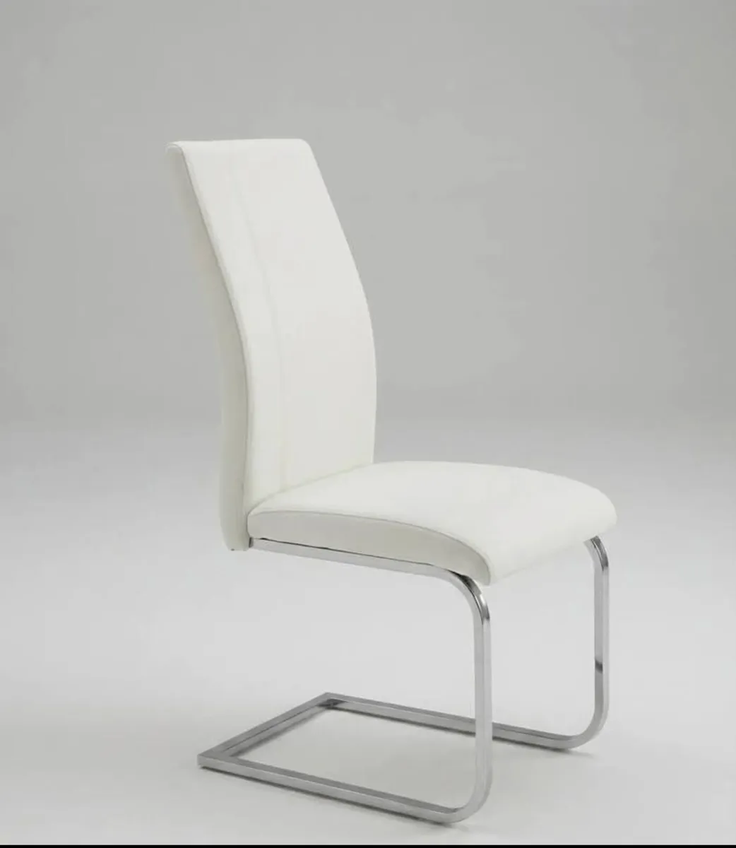 Dining table and chairs - Image 2