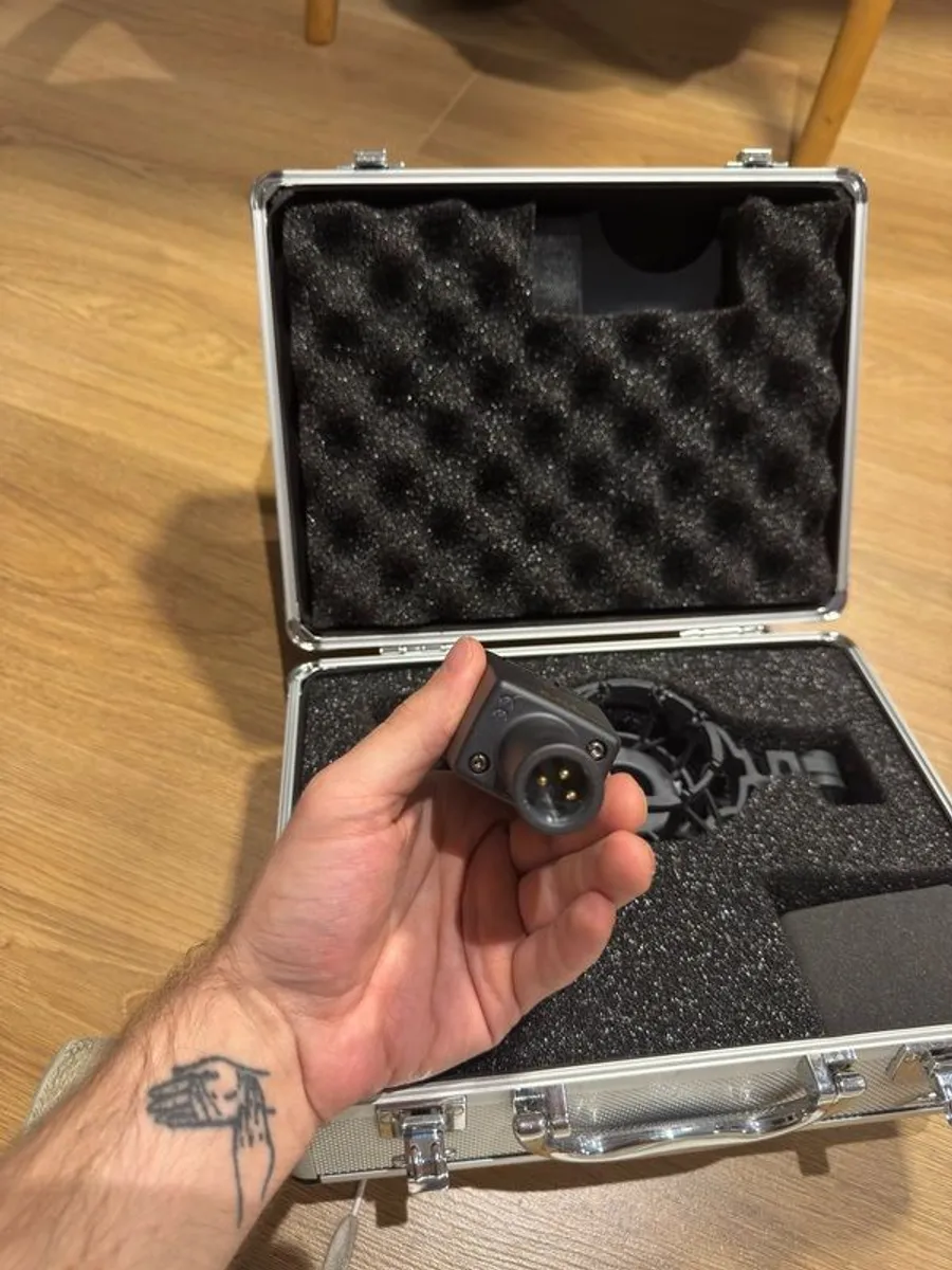 Akgc414 Xlii With Case - Image 2