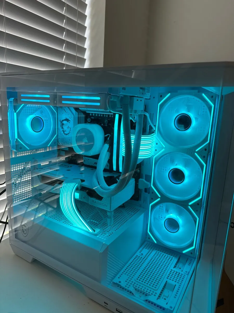 High-End White Gaming PC (9600x, 9060xt, 32GB DDR5 - Image 1
