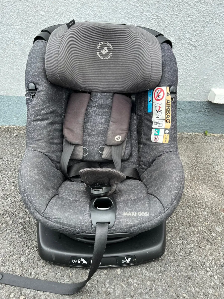 Maxi cosi 360 car seat - Image 1