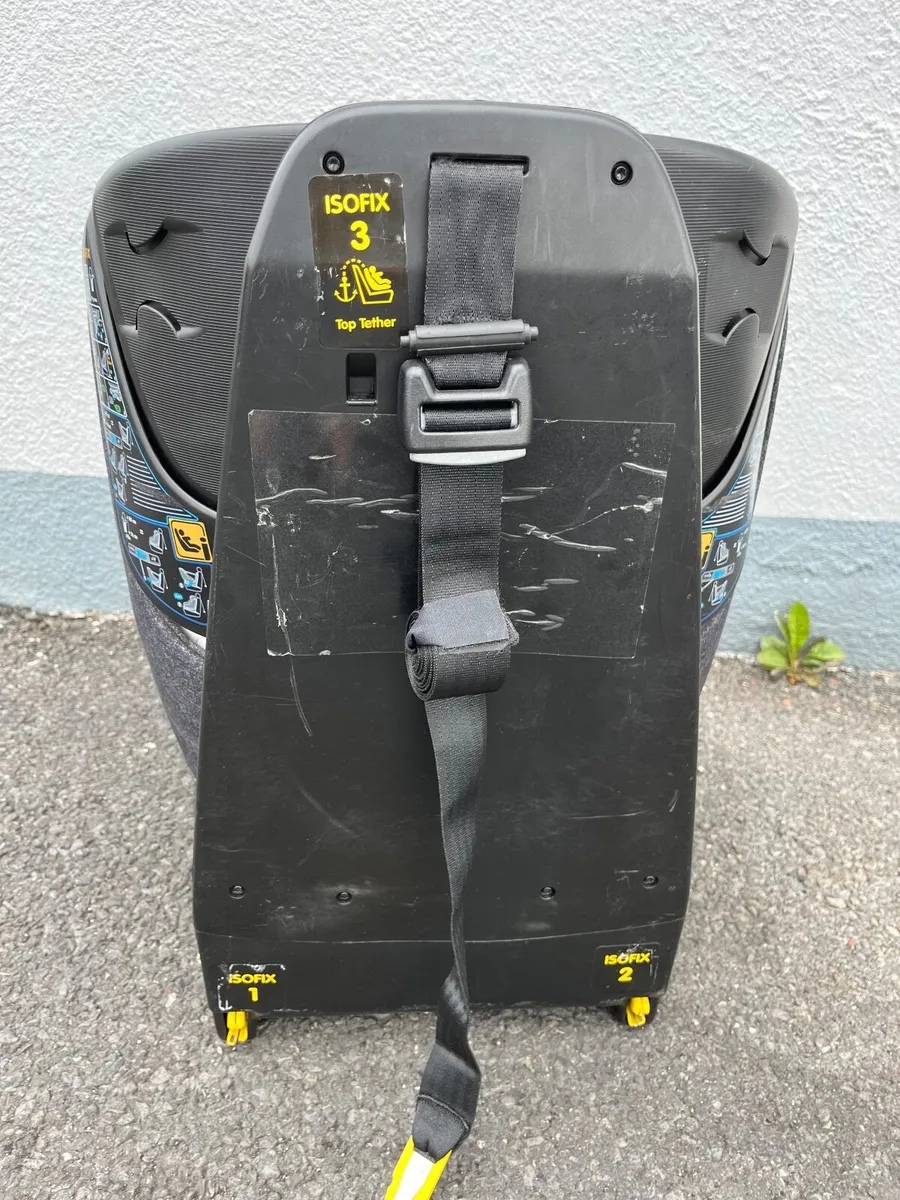 Maxi cosi 360 car seat - Image 2