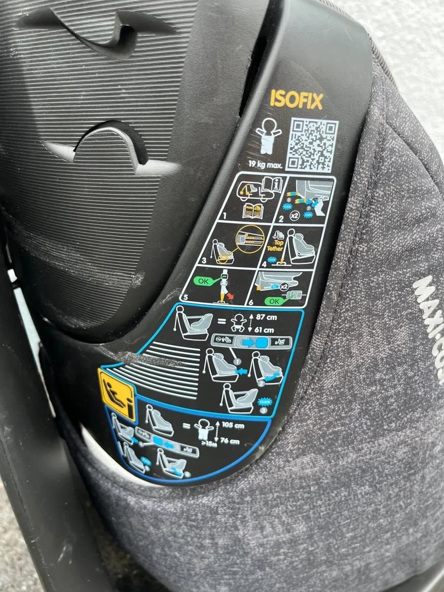 Maxi cosi 360 car seat - Image 3