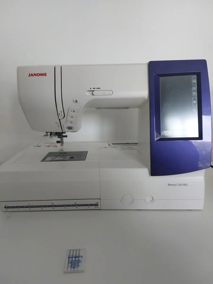 Janome Memory Craft 9850 - 2 in 1 Sewing & Embroid - Image 1