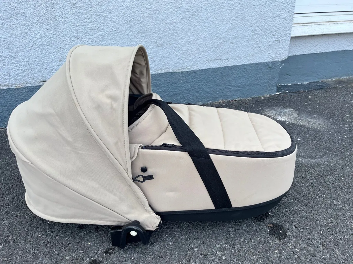 Babyzen Yoyo bassinet - Image 3
