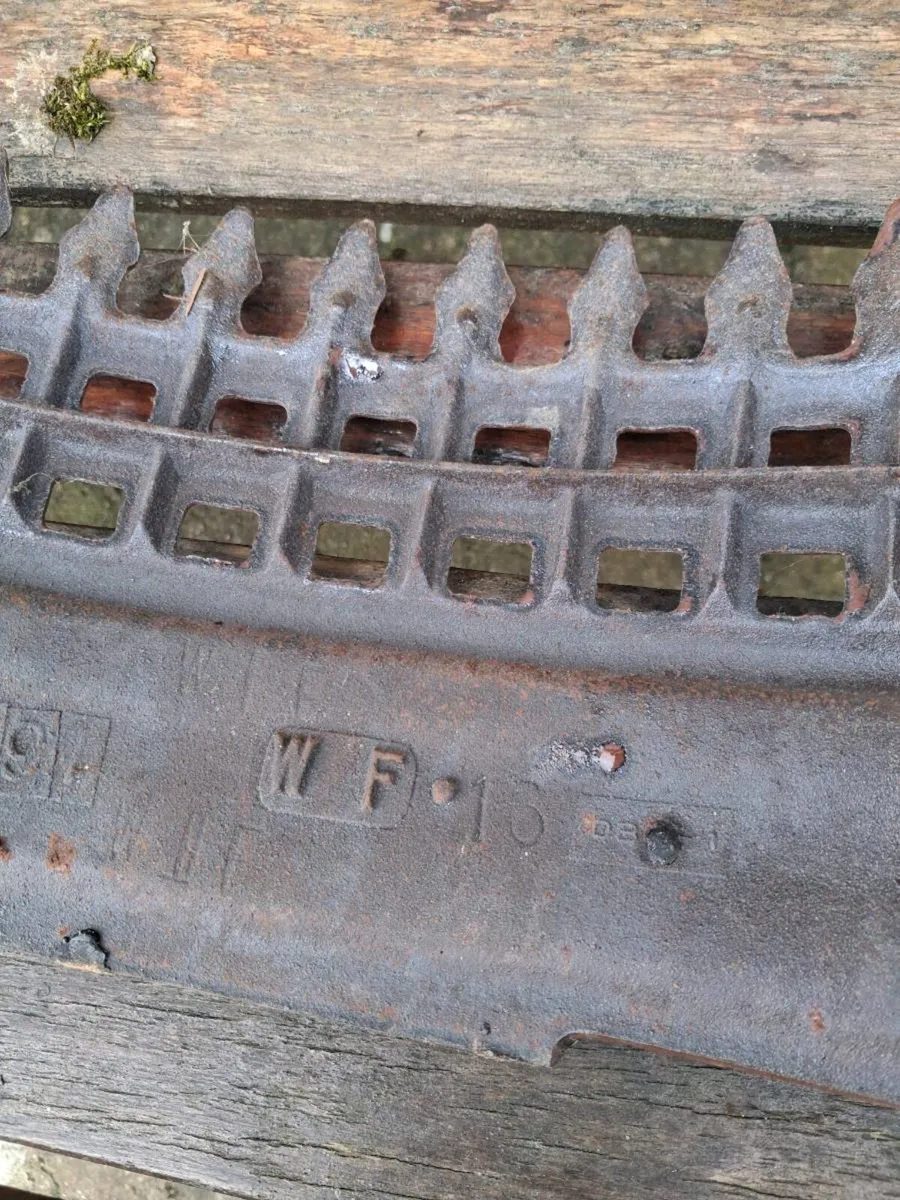 Vintage cast Lustre ware fire fret - Image 2