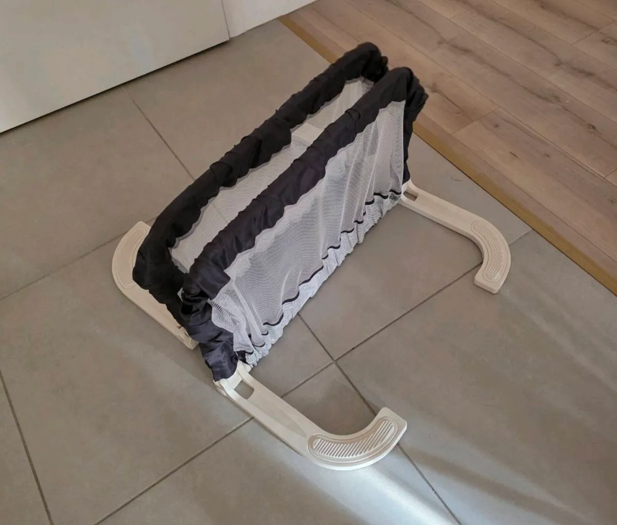 Portable baby bed guard - Image 1