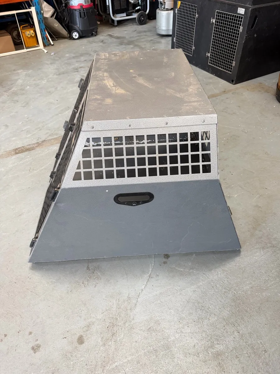 Dog transport box - Image 1