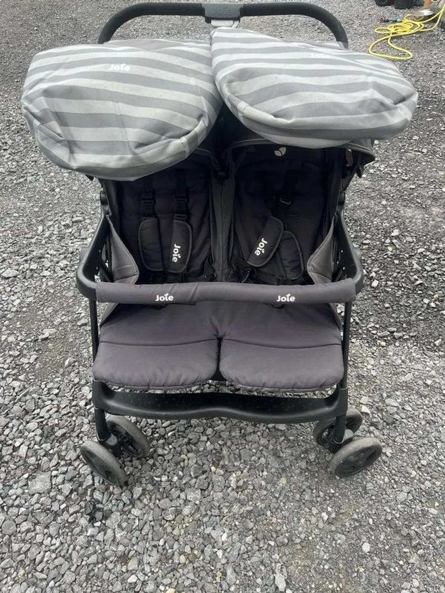 Double/twin buggy - Joie Aire - Image 1