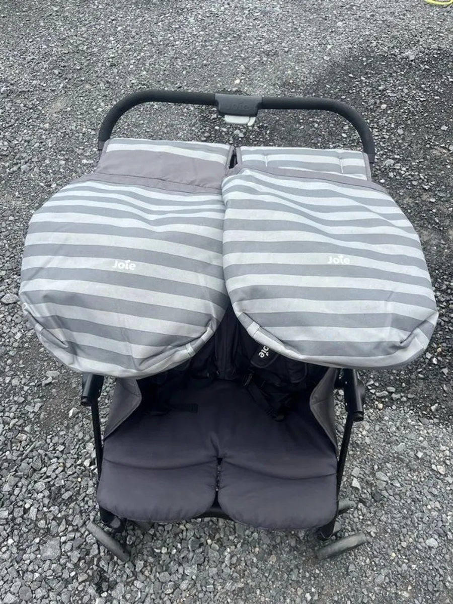 Double/twin buggy - Joie Aire - Image 2