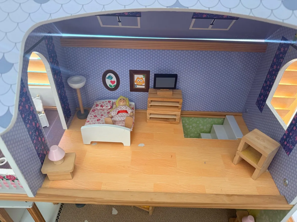 Wooden Dolls Playhouse with accessories - Image 2