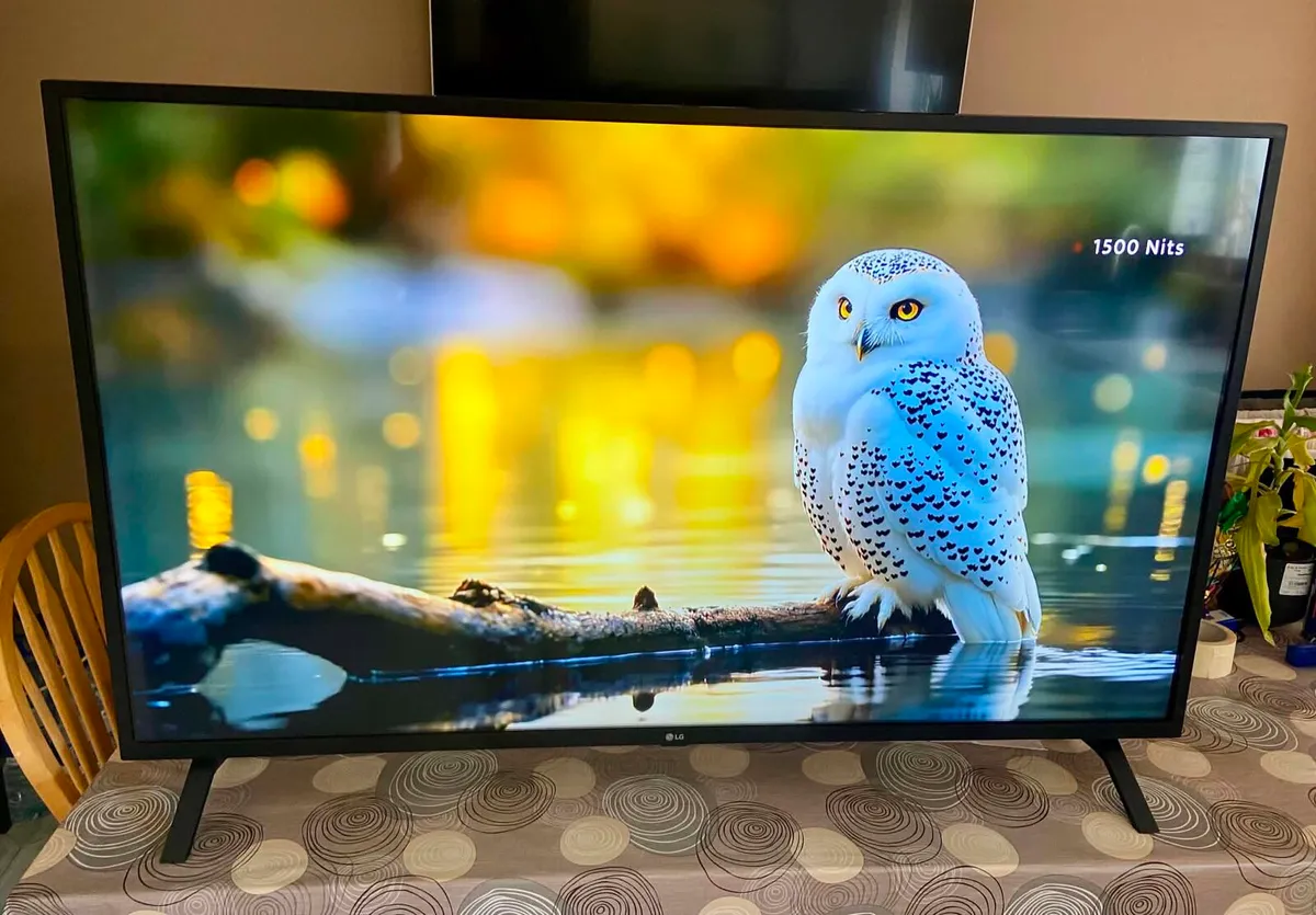 LG 50" 4K HDR Smart TV & box included - Image 4