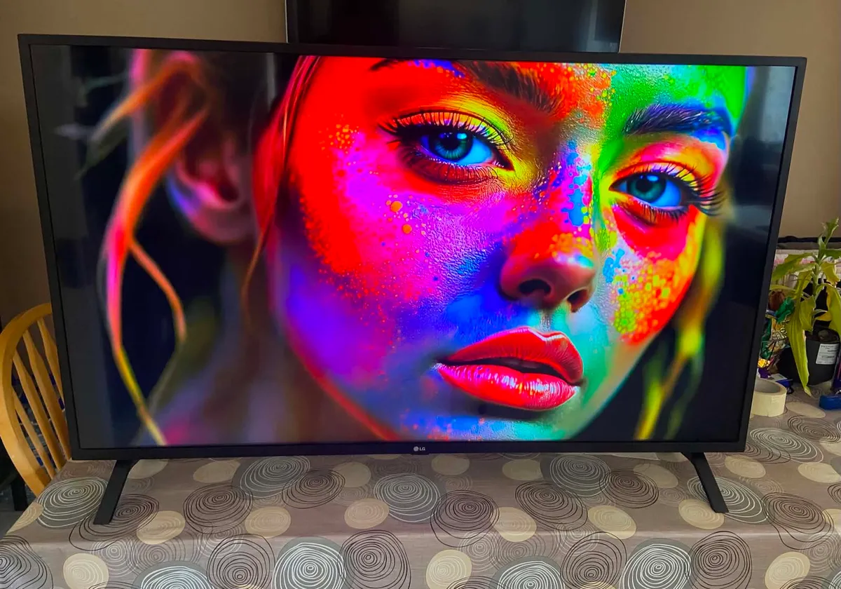 LG 50" 4K HDR Smart TV & box included - Image 1