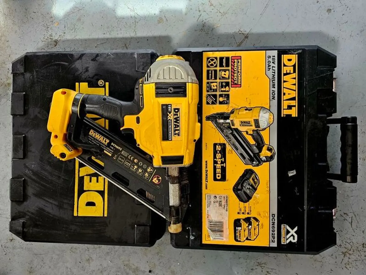 DeWalt DCN692 18V Brushless Framing Nailer (Body + Case) - Image 2