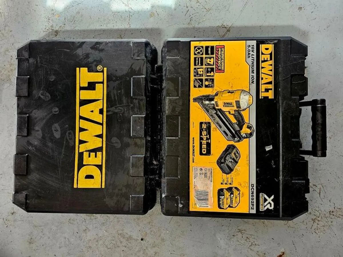 DeWalt DCN692 18V Brushless Framing Nailer (Body + Case) - Image 3