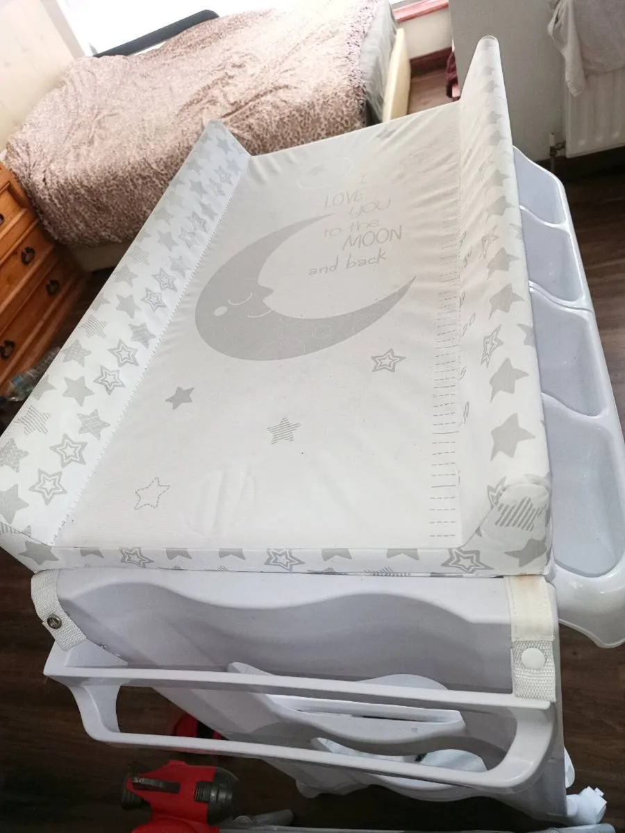 Babylo Baby Changing Unit with Bath - Image 3
