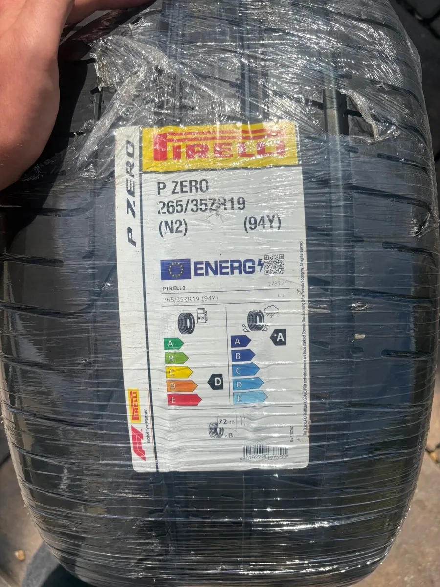 Unused Pirelli p zero tyres (265,35,19) - Image 1