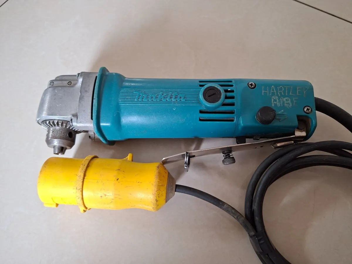 Makita DA3000R 10mm Angle Drill 110v - Image 1