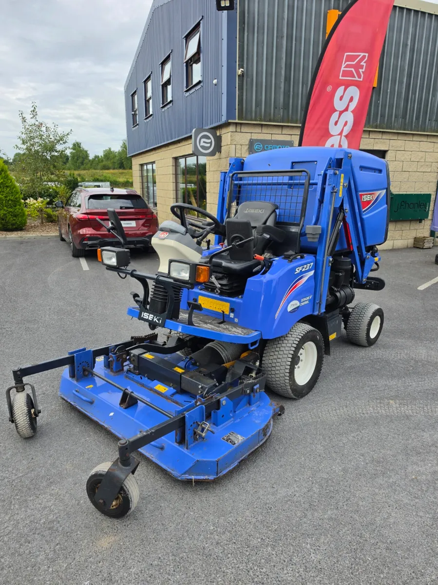Iseki SF237 mower 2022 only 1125rs - Image 4