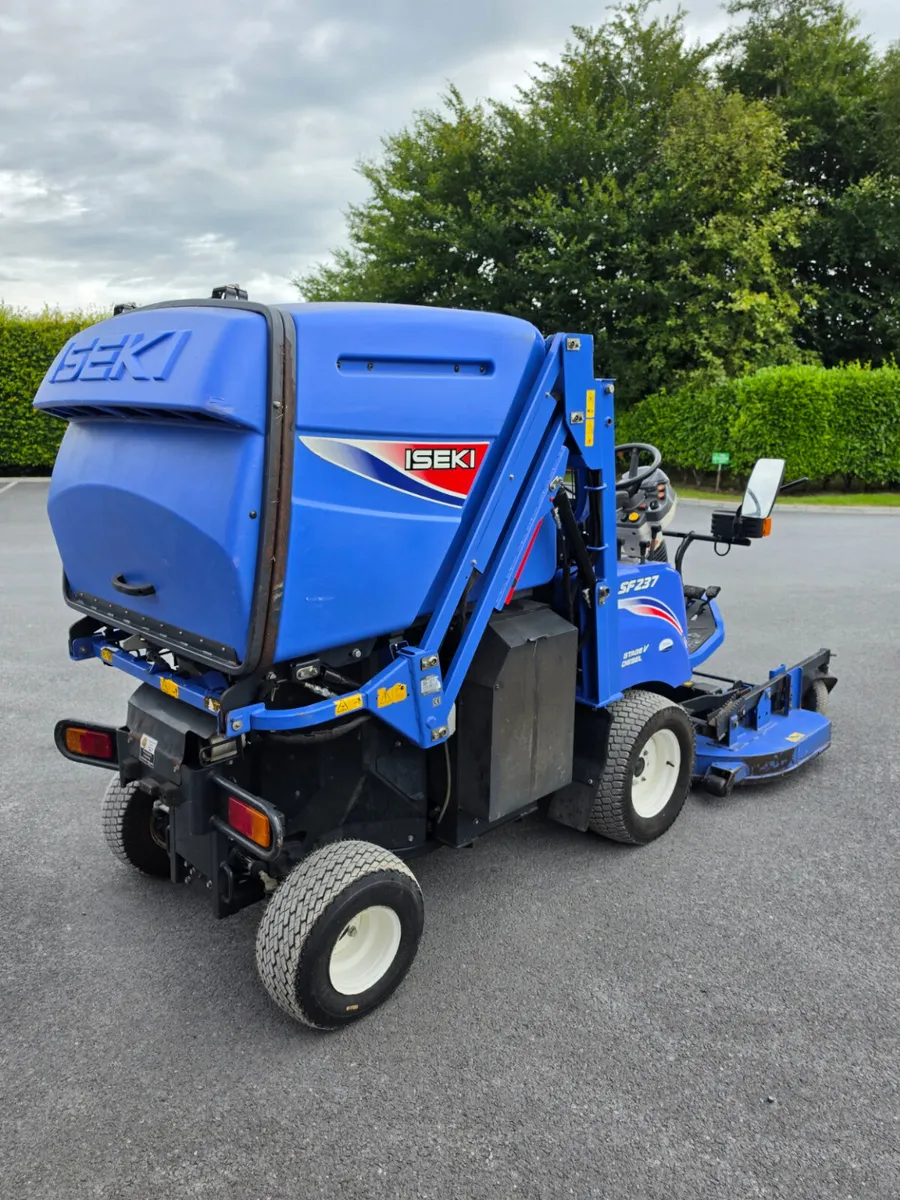 Iseki SF237 mower 2022 only 1125rs - Image 3