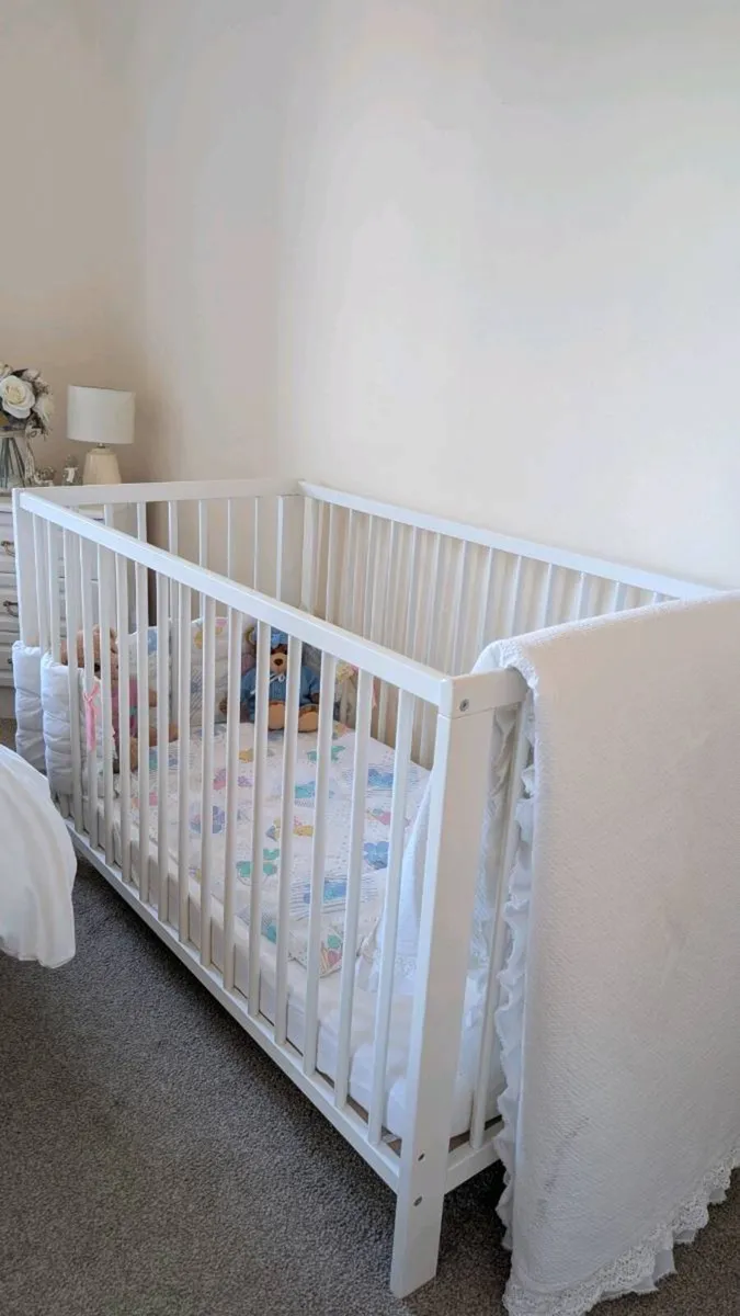 Cot - Excellent Condition - Image 1