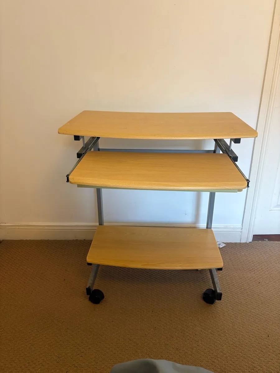 Mobile Work Desk - 3 shelves - Image 1
