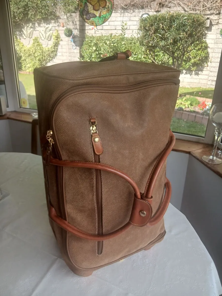 Brics travel bag with lock and keys and wheels - Image 2