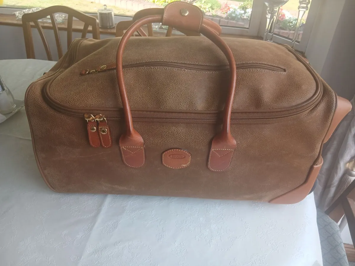 Brics travel bag with lock and keys and wheels - Image 3