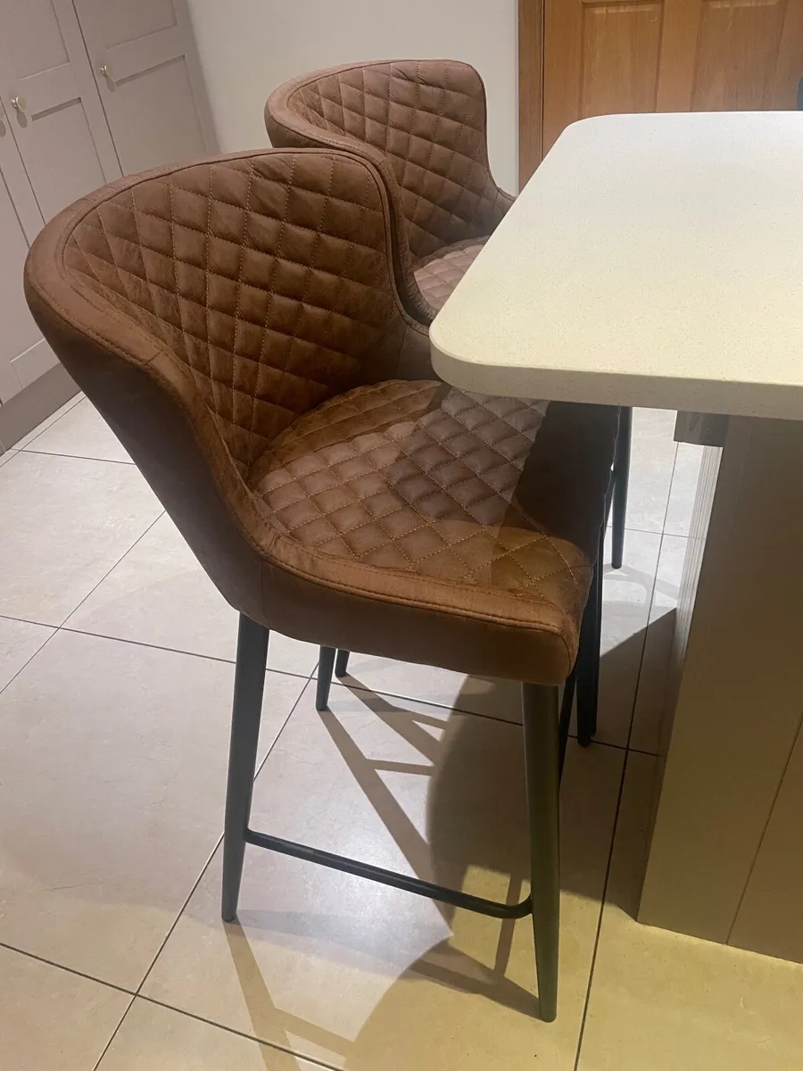 Breakfast bar stools - Image 1