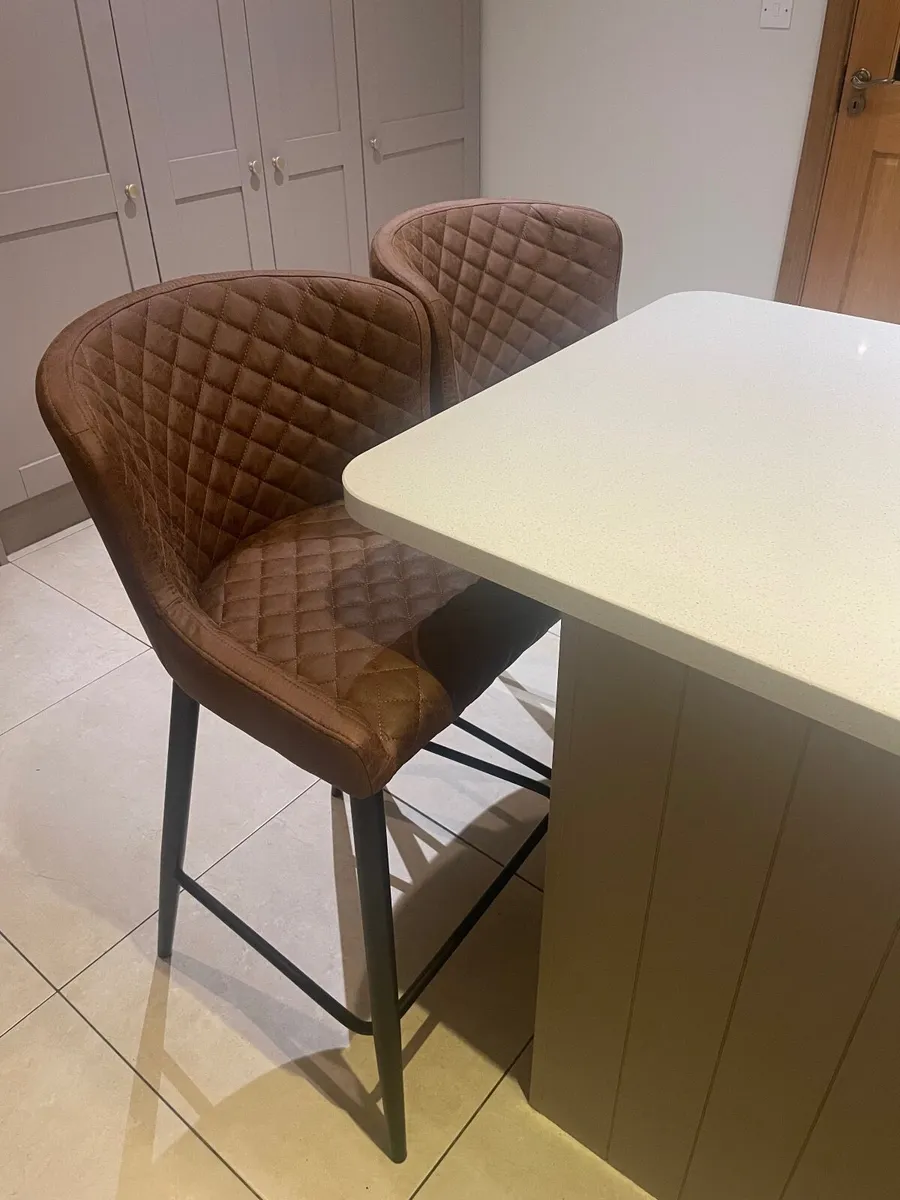 Breakfast bar stools - Image 2