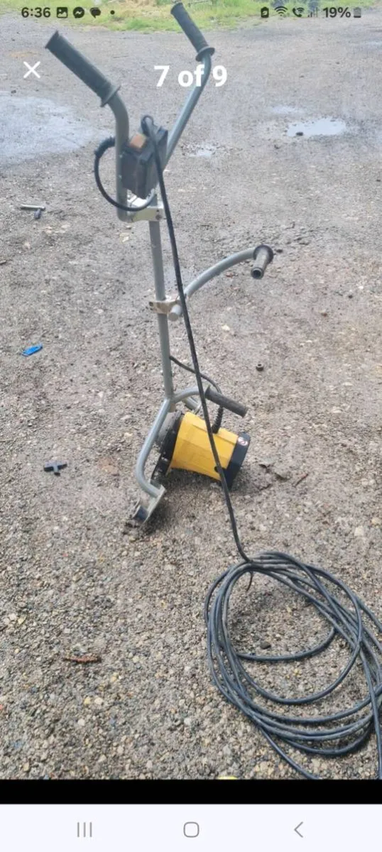 PETROL DRIVEN CONCRETE SCREEDS and 1 x 110v vib un - Image 2