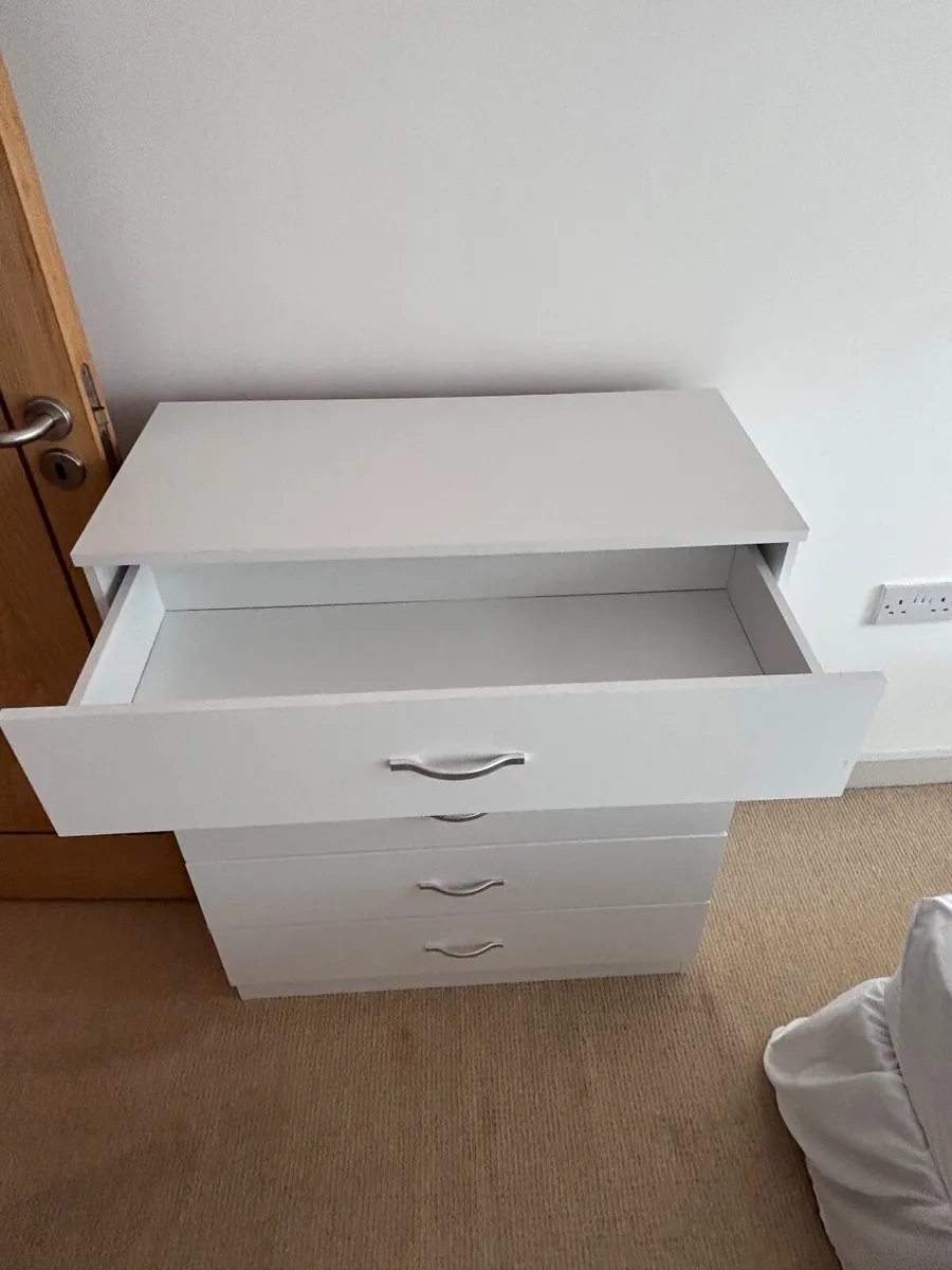 Chest of drawers - Image 1