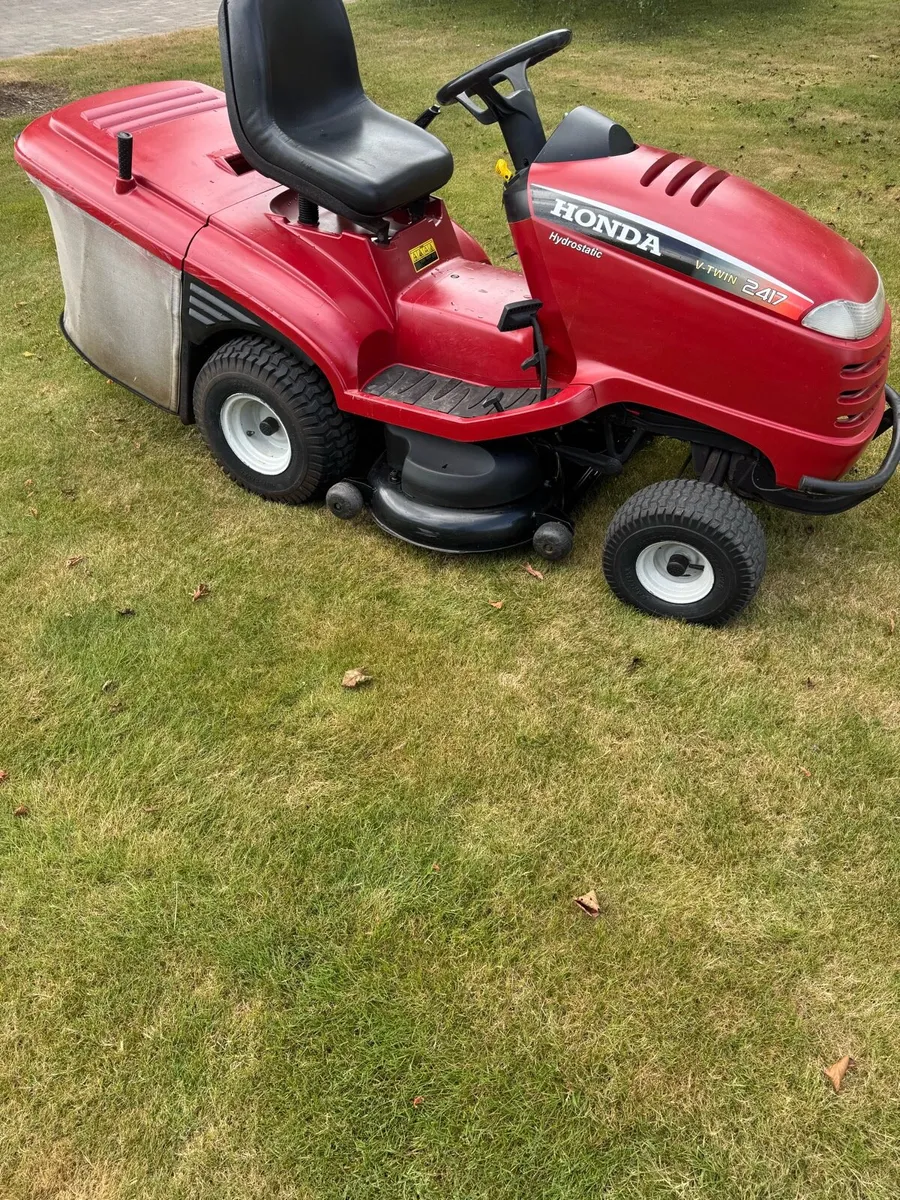 Honda hydrostatic ride on mower - Image 1
