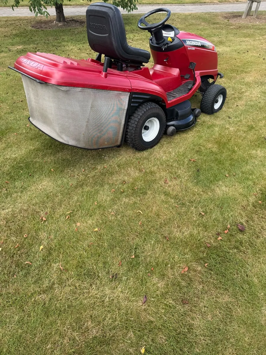 Honda hydrostatic ride on mower - Image 2