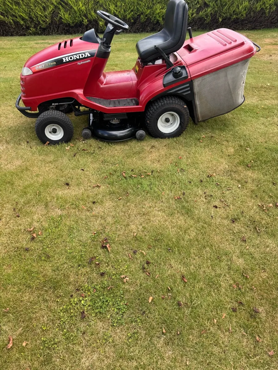 Honda hydrostatic ride on mower - Image 3