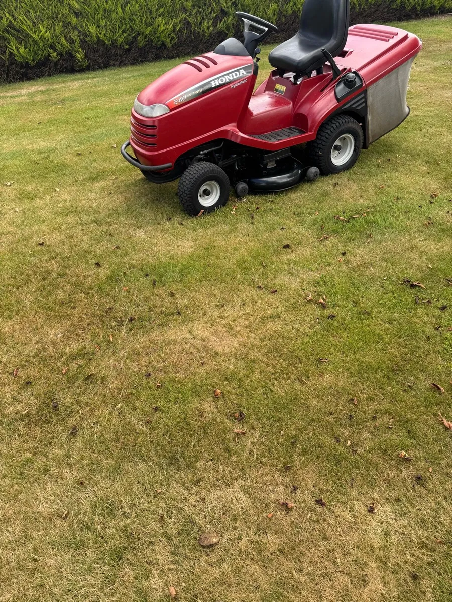 Honda hydrostatic ride on mower - Image 4