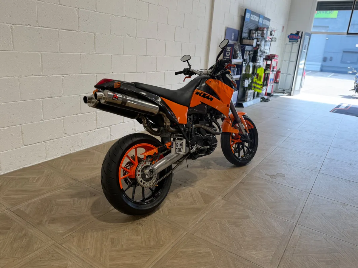 KTM 640 LC4 Supermoto 2002 - Image 3
