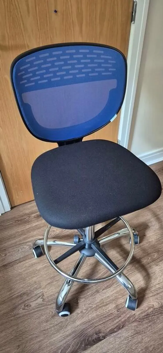 Vinsetto chair suitable for standing desk - Image 1