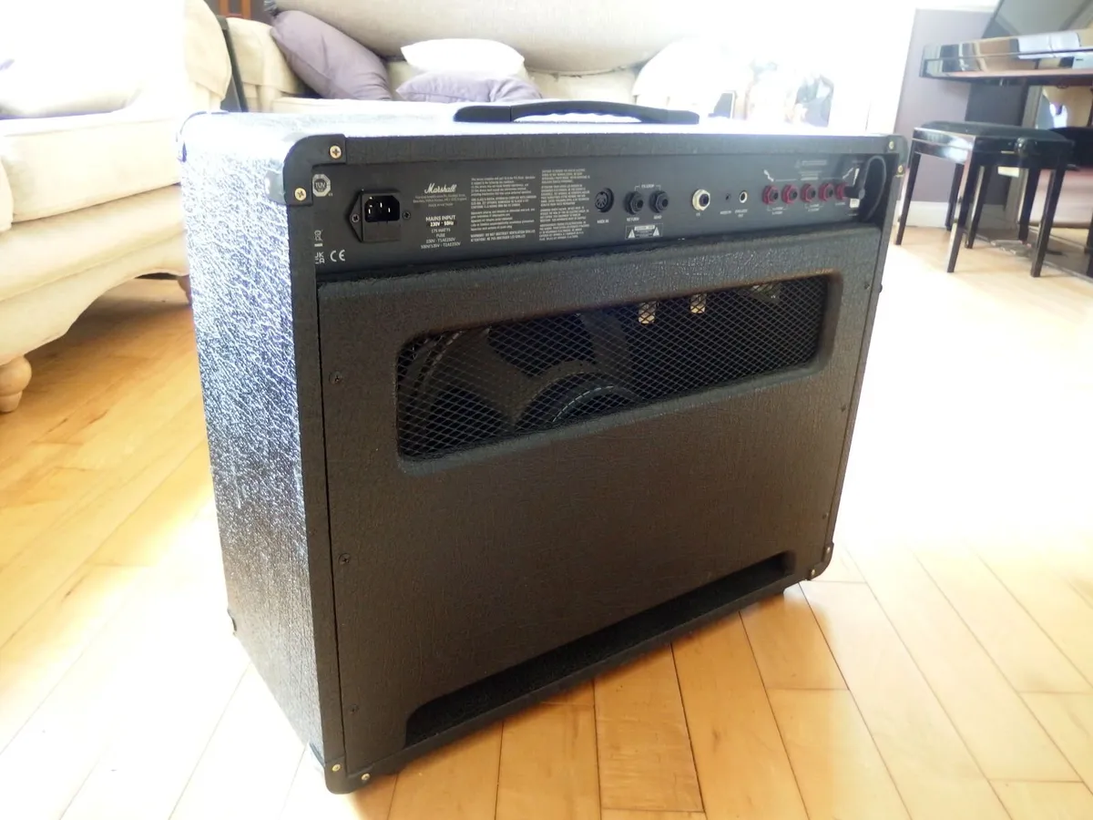 Marshall DSL40 all valve amp in pristine condition - Image 4