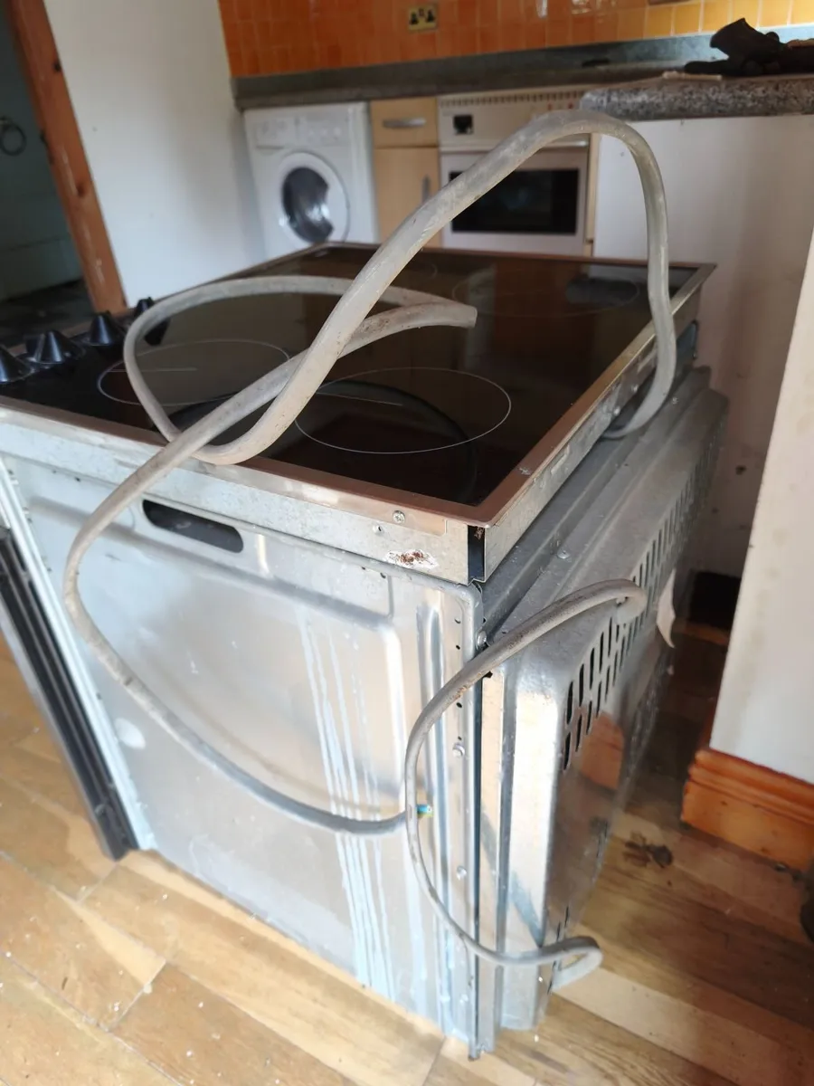 Zanussi oven and induction hob in good condition - Image 3