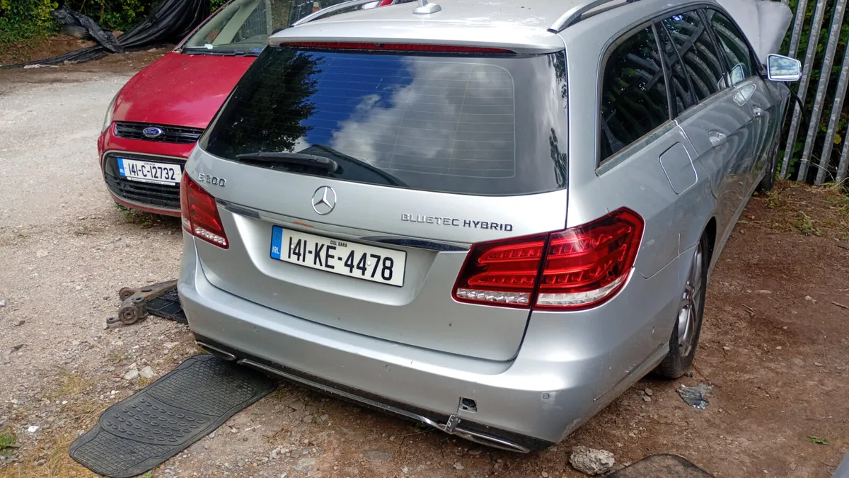 2014 mercedes  e300 hybrid - Image 2