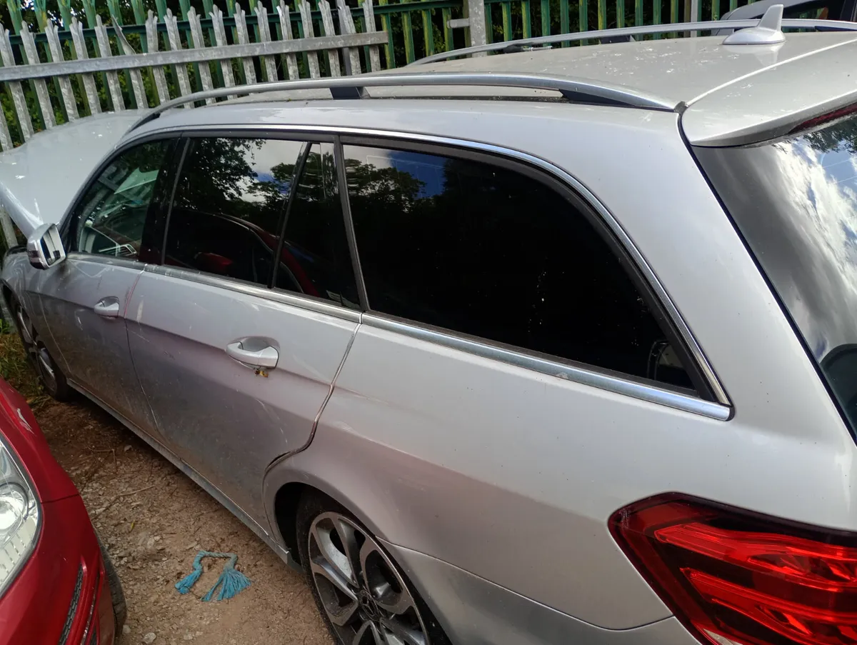 2014 mercedes  e300 hybrid - Image 1